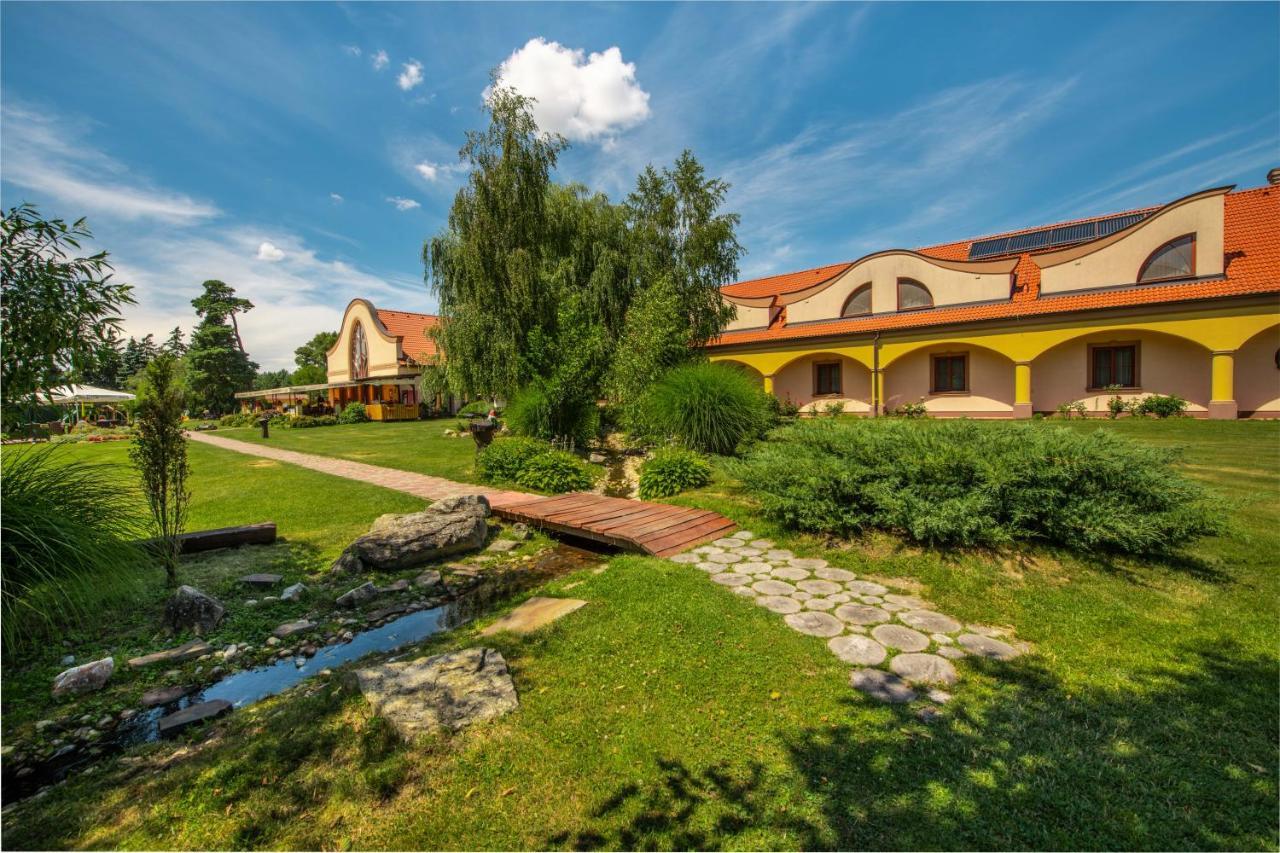 Wellness Hotel Spark Малацки Екстер'єр фото