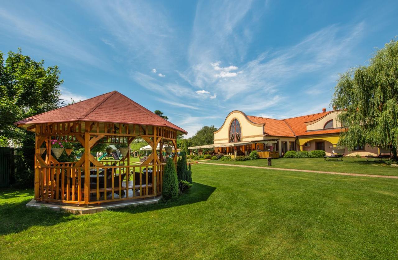 Wellness Hotel Spark Малацки Екстер'єр фото