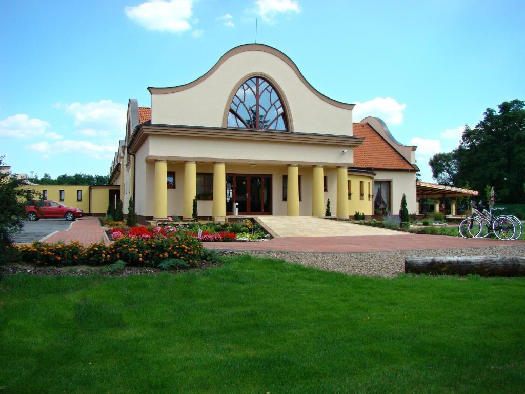 Wellness Hotel Spark Малацки Екстер'єр фото