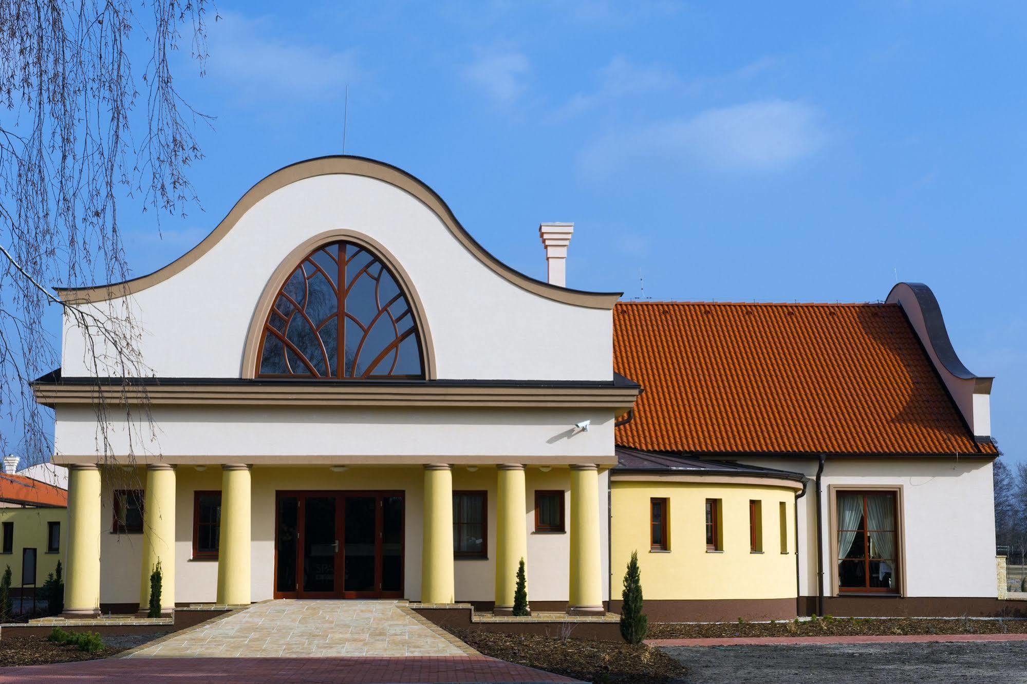 Wellness Hotel Spark Малацки Екстер'єр фото