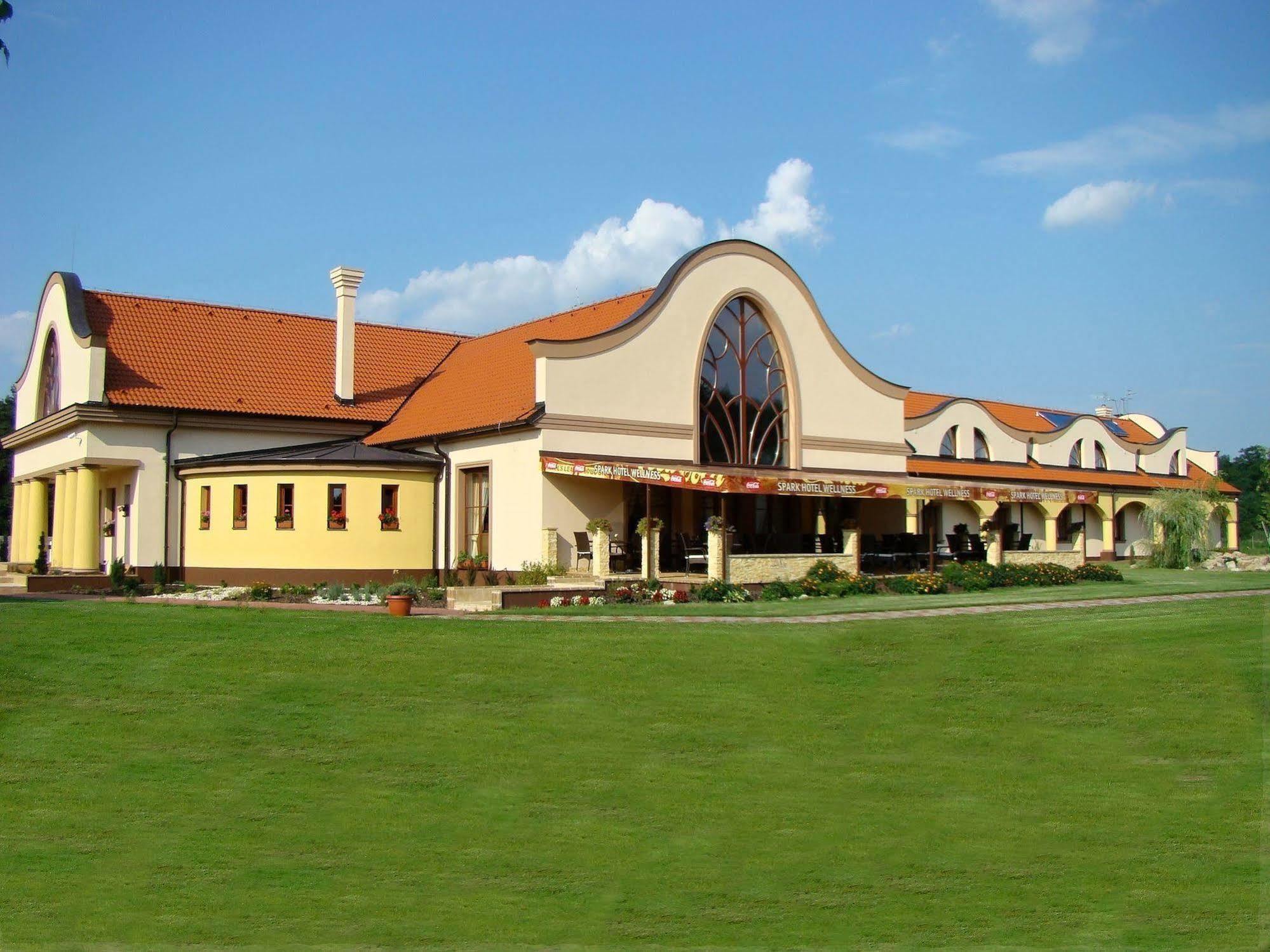 Wellness Hotel Spark Малацки Екстер'єр фото